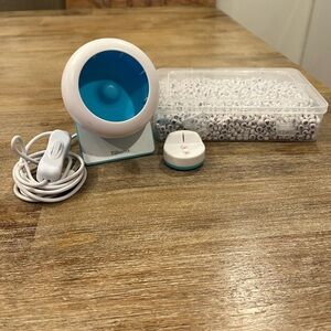 Tillenit Blue and White Fan with Accessories